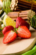 Dessert di Fragole su Tagliere di legno