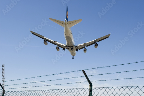 Photo: landendes Flugzeug (nur redaktionell) landendes Flugzeug (nur redaktionell)