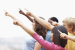 Foto: Side view of multi racial teenagers pointing away Side view of multi racial teenagers pointing away
