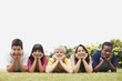 Foto: Teenagers lying relaxed on grass in a line with copyspace Teenagers lying relaxed on grass in a line with copyspace