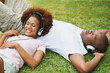 Foto: Happy young couple listening to romantic music on grass Happy young couple listening to romantic music on grass