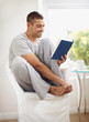 Foto: Happy young man reading book - Indoor Happy young man reading book - Indoor