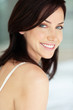 Foto: Pretty young brunette woman smiling Pretty young brunette woman smiling