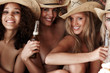 Foto: Happy females celebrating with beer Happy females celebrating with beer