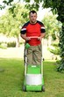 down syndrome homme avec tondeuse down syndrome homme avec tondeuse