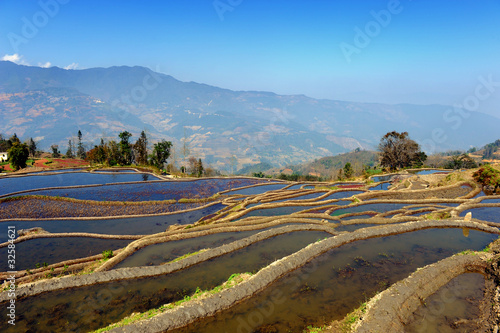 Foto: rice terraces of yuanyang in yunnan, china . rice terraces of yuanyang in yunnan, china .