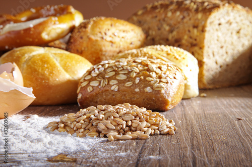 Photo: Dinkel Korn und Mehl für Brot Backmischung Dinkel Korn und Mehl für Brot Backmischung