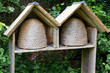 Zwei Bienenstöcke ohne Bienen