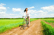 Foto: Frau auf Fahrrad Frau auf Fahrrad