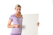Junge Frau mit leerem Schild in der Hand Junge Frau mit leerem Schild in der Hand
