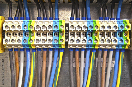 Foto: kabelklemmen - colored cable clamp kabelklemmen - colored cable clamp