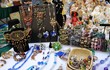 Schmuckstand auf Flohmarkt