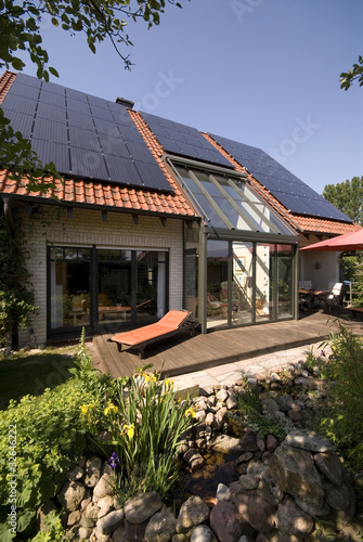 Photo: Wohnhaus mit Solarzellen Wohnhaus mit Solarzellen