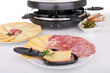 machine à raclette, fromage et charcuterie