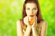 Foto: Beautiful Girl Drinking Healthy Green Tea Beautiful Girl Drinking Healthy Green Tea