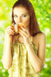 Foto: Beautiful Girl Drinking Healthy Green Tea Beautiful Girl Drinking Healthy Green Tea