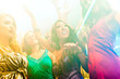 Leute bei Party in Disco Club