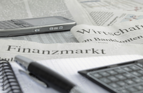 Foto: newspaper vs business 3 newspaper vs business 3