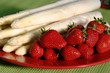 Spargel und Erdbeeren