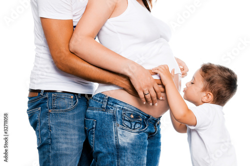 Foto: Schwangere Frau mit Familie Schwangere Frau mit Familie