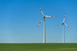 Windkrafträder in einem Feld