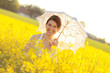 Foto: Braut Portrait im Rapsfeld Braut Portrait im Rapsfeld