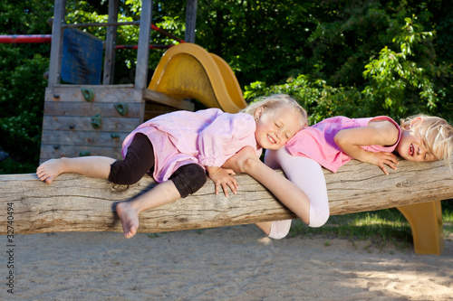 Foto: pause auf dem spielplatz pause auf dem spielplatz