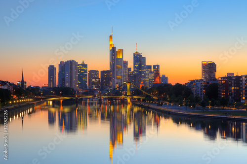 Foto: Frankfurt am Main at dusk Frankfurt am Main at dusk