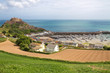 Mont Orgueil Castle mit Hafen in Gorey, Jersey, UK