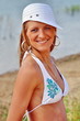 frau am strand (nah) (OG)