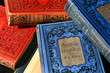 Stapel antiquarischer Bücher