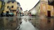 camera-car in un paese