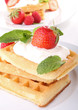 gaufres, chantilly et fraise gaufres, chantilly et fraise