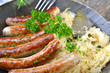Rostbratwürstl auf Sauerkraut