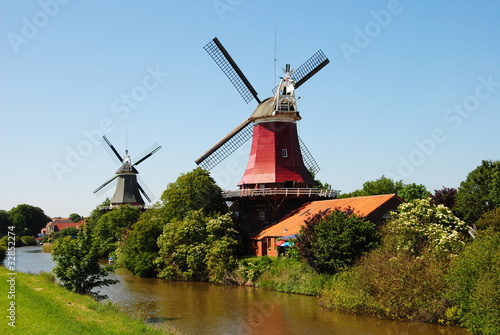 Foto: Windmühlen in Greetsiel Windmühlen in Greetsiel