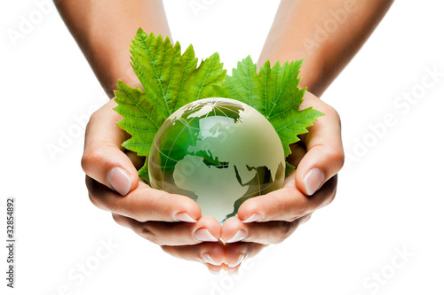Foto: planète terre mains écologie / green earth globe in hands planète terre mains écologie / green earth globe in hands