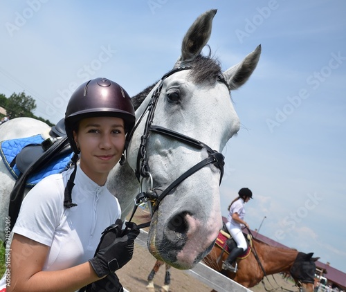 Photo: femme et cheval femme et cheval