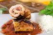 Hähnchenroulade mit Tomatensoße Napoli auf Reis