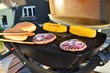 Foto: Burger und Mais gegrillt Burger und Mais gegrillt