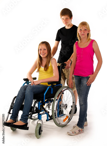 Foto: rollstuhl drei teenager rollstuhl drei teenager