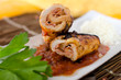 Geflügelrouladen mit Reis an Tomatensoße