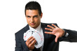 Mann im Anzug mit Pokerkarten