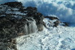 vagues contre rochers