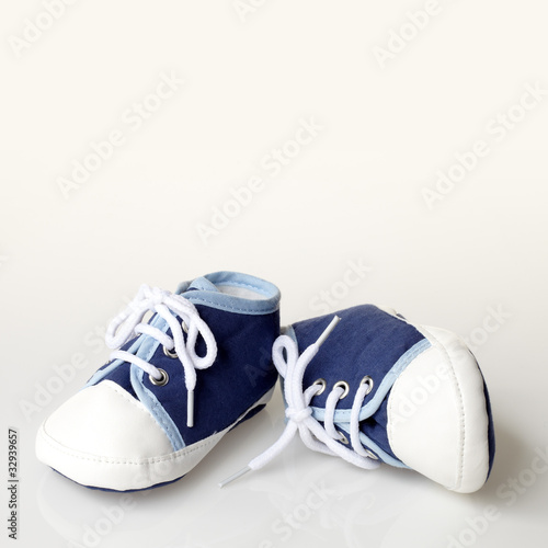 Foto: Children´s shoes on white background Children´s shoes on white background