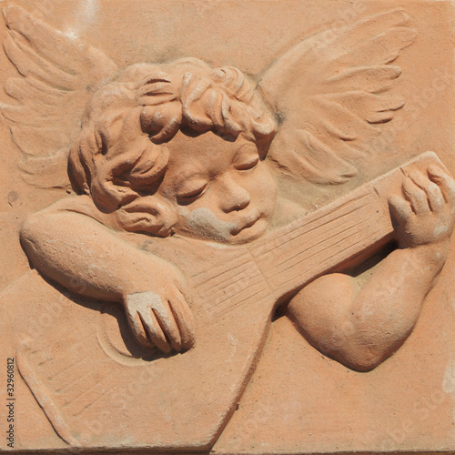 Foto: angel playing guitar in terracotta from tuscan Impruneta angel playing guitar in terracotta from tuscan Impruneta