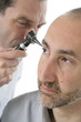 ORL- Contrôle à l'aide d'un Otoscope