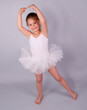 fillette qui fait de la danse classique fillette qui fait de la danse classique
