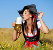 süßes dirndl maderl auf der wiesn