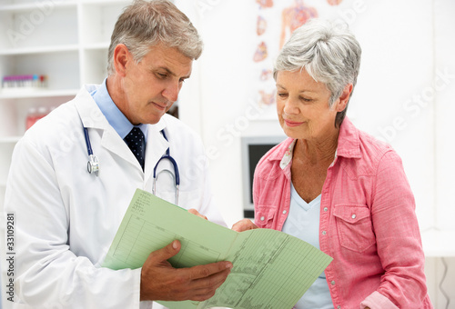 Foto: Doctor with female patient Doctor with female patient