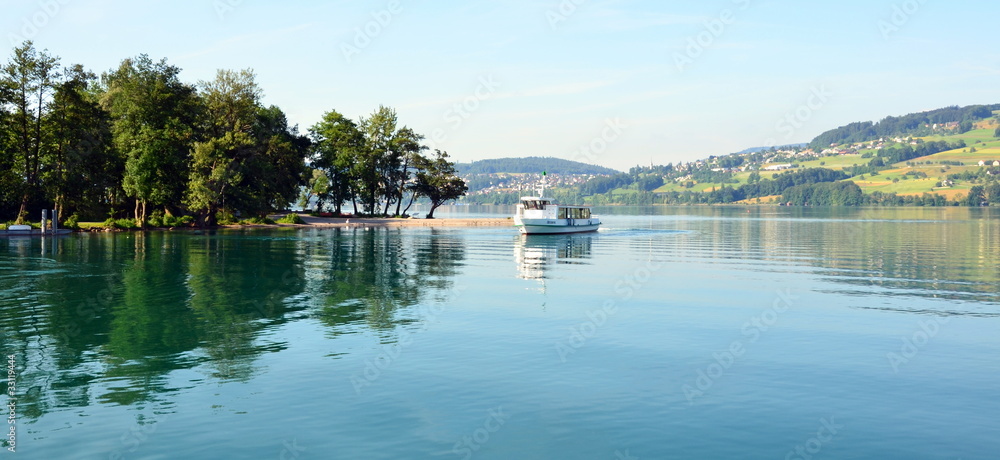 1000_F_33119444_X8hEBZdzqixl51csLg3HpTKWpMVzA3YX.jpg